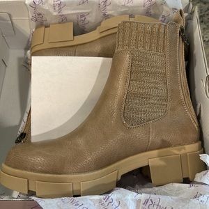 Blowfish Moor boots in Cream Coffee- Size 7
